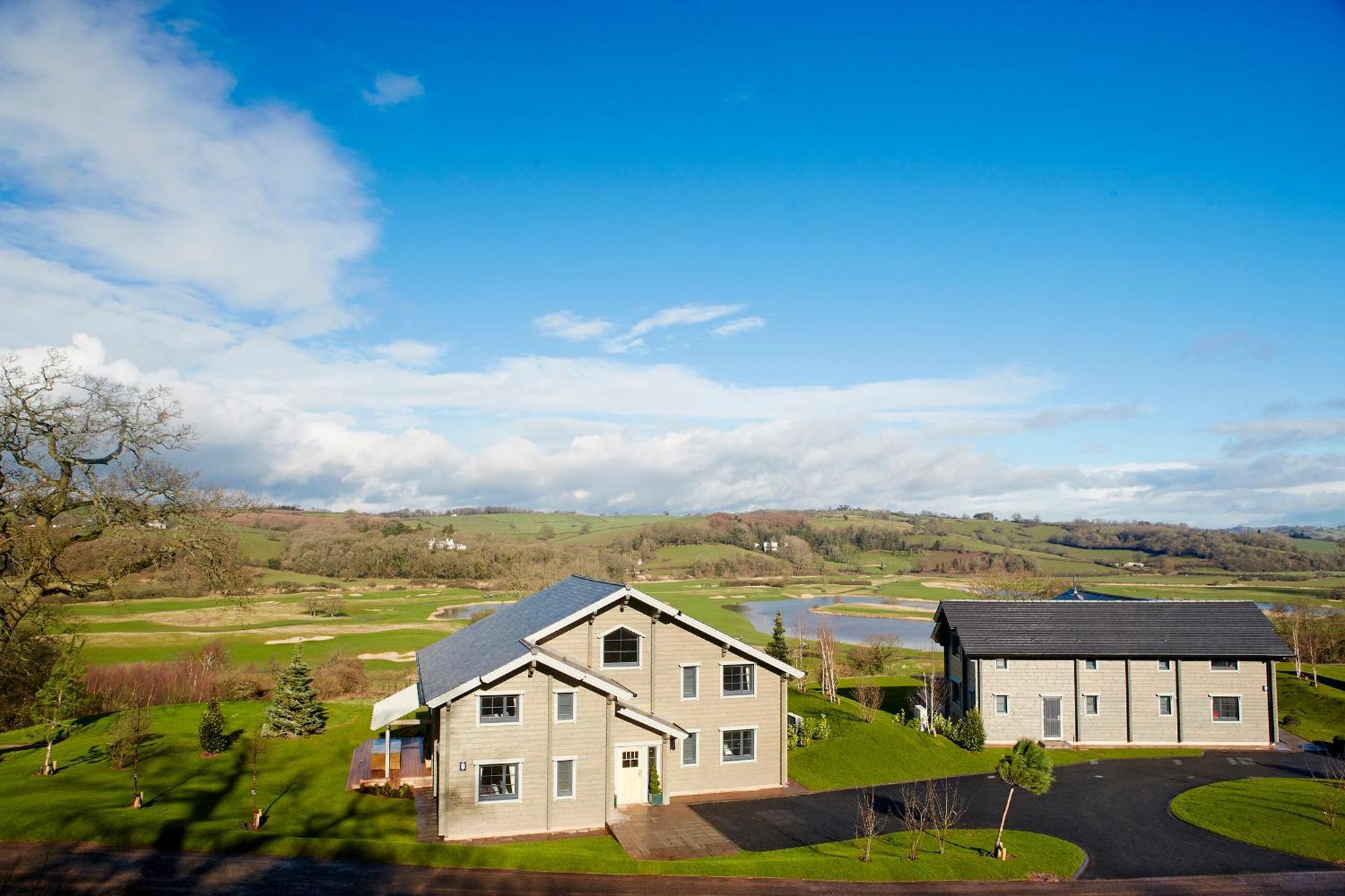 Hunter Lodges By Celtic Manor Newport  Ngoại thất bức ảnh