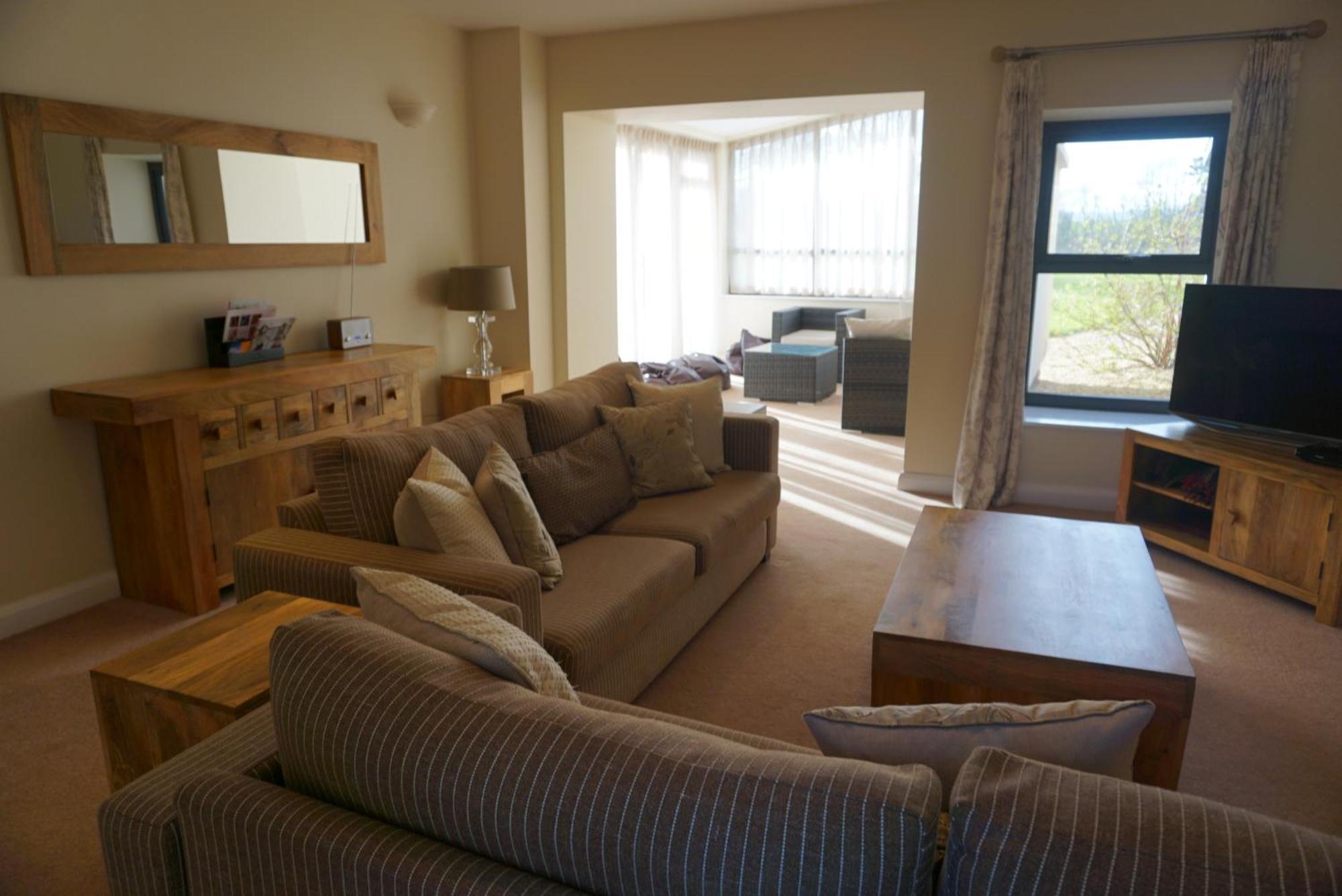 Hunter Lodges By Celtic Manor Newport  Ngoại thất bức ảnh