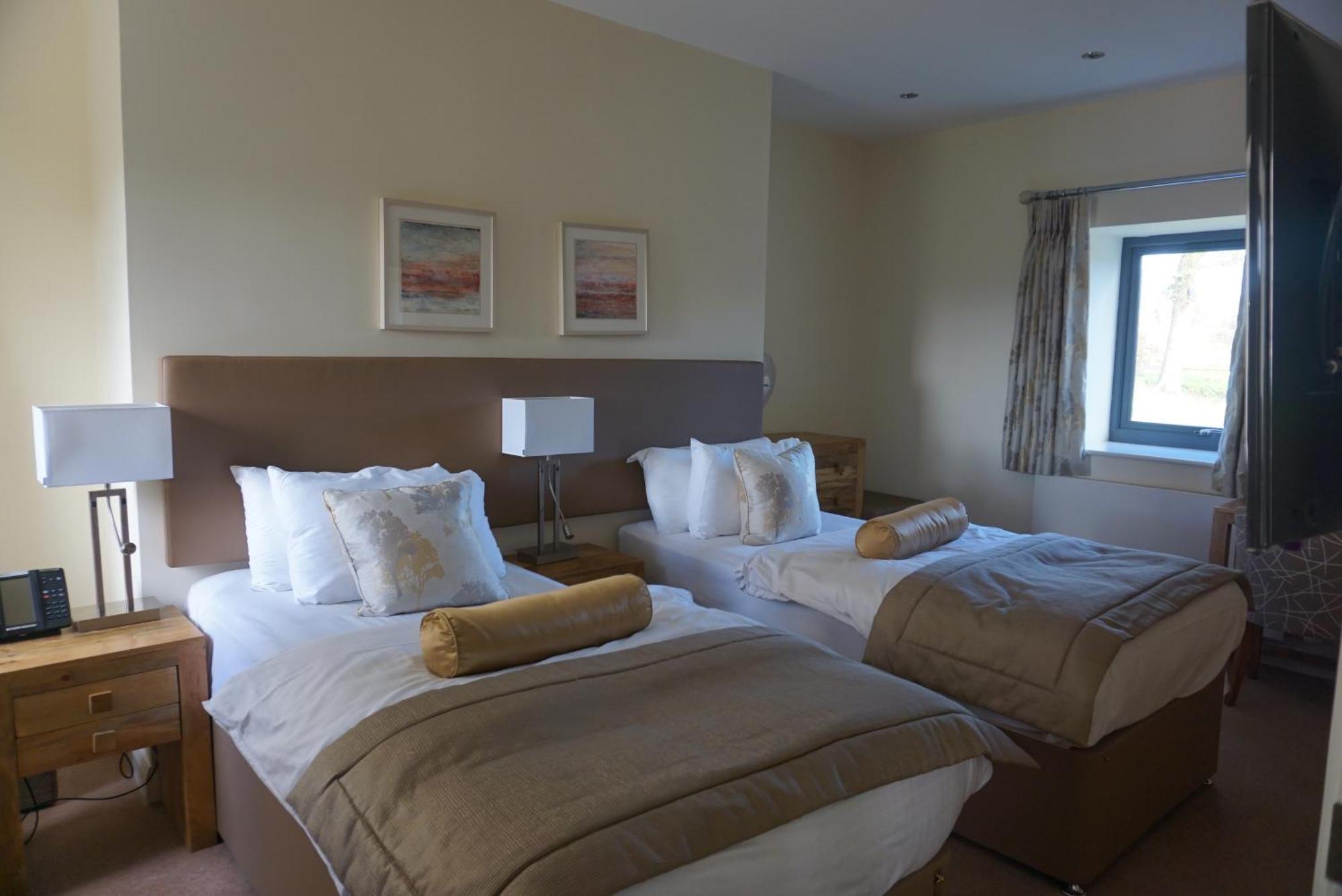 Hunter Lodges By Celtic Manor Newport  Ngoại thất bức ảnh